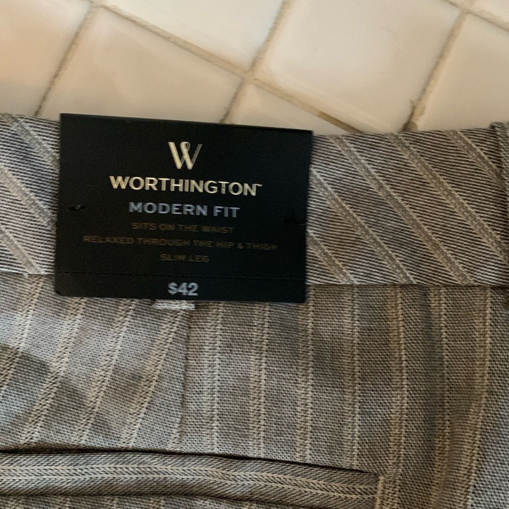 Worthington modern fit ankle length pants. NWT.‎ Retail 42